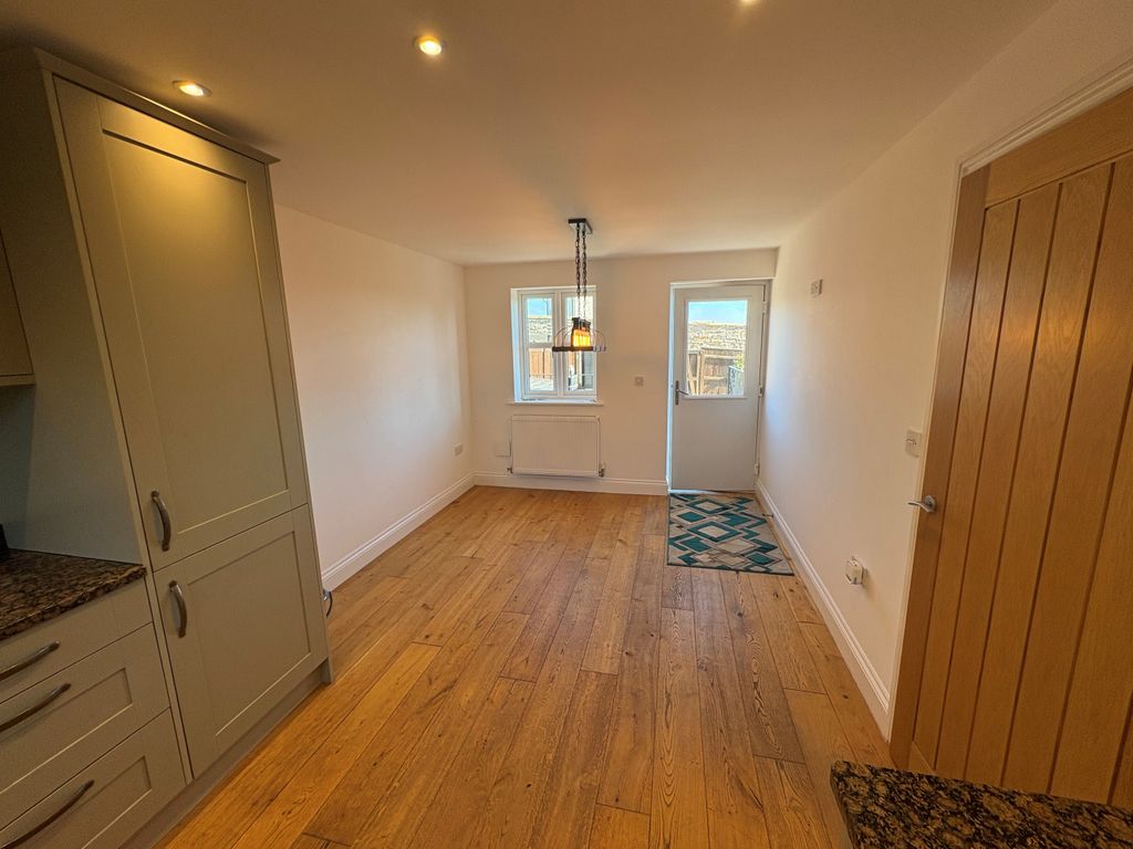 Property photo 3 of 19 Dining Area