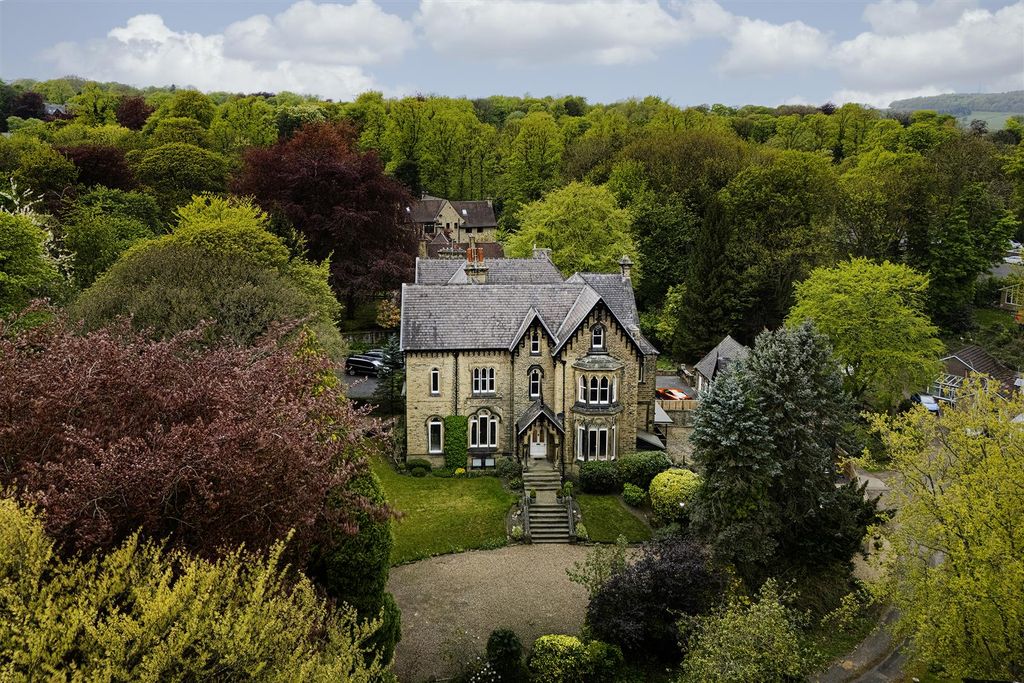 Property photo 1 of 92