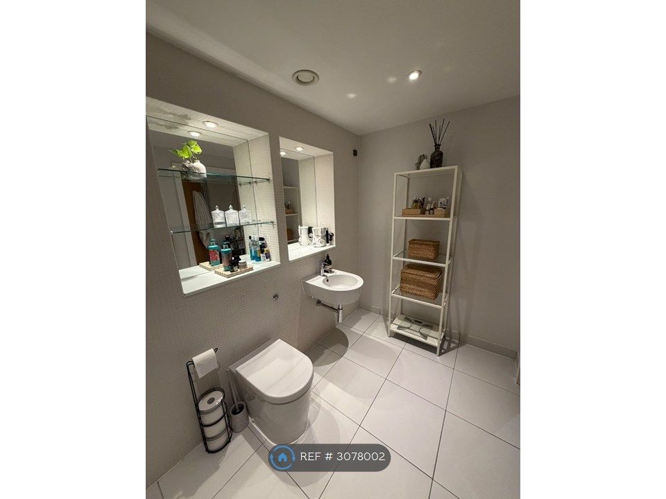 Property photo 3 of 15 Family Bathroom