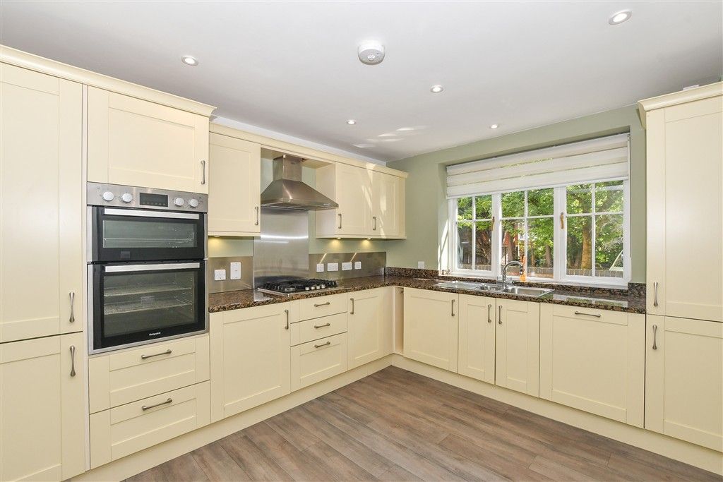 Property photo 3 of 14 Kitchen