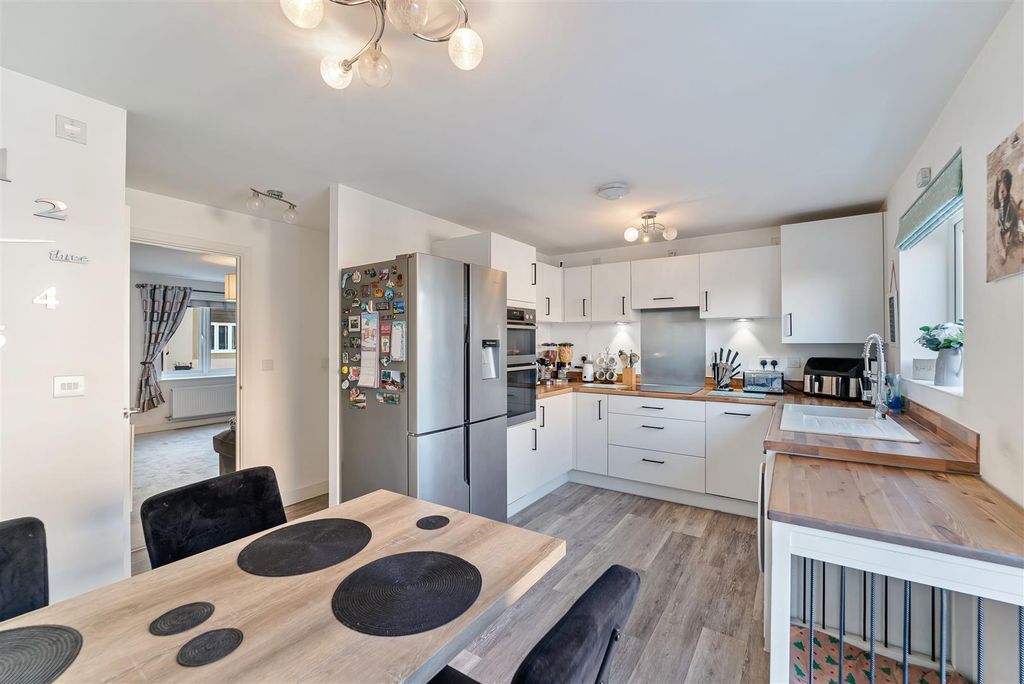 Property photo 3 of 17 Kitchen/Diner