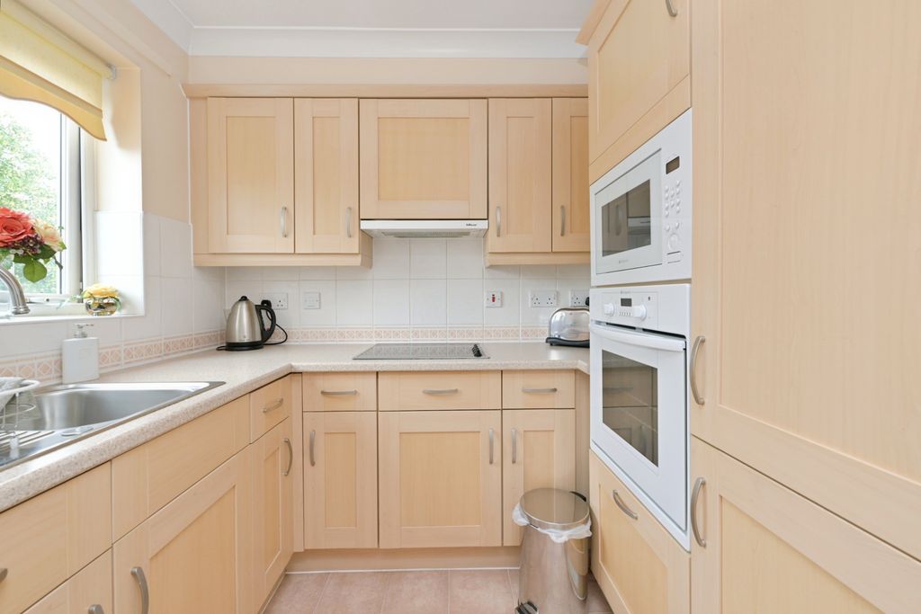 Property photo 3 of 12 Kitchen