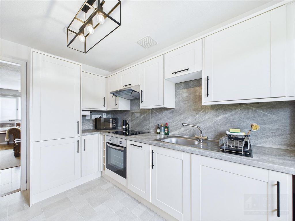 Property photo 2 of 21 Kitchen