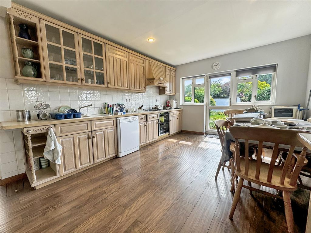 Property photo 3 of 9 Kitchen.Jpeg