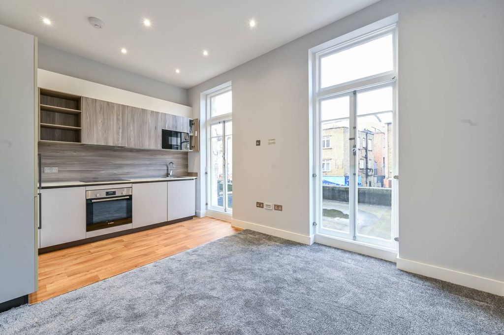 Property photo 2 of 6