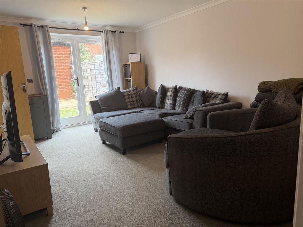 Property photo 3 of 18 Lounge
