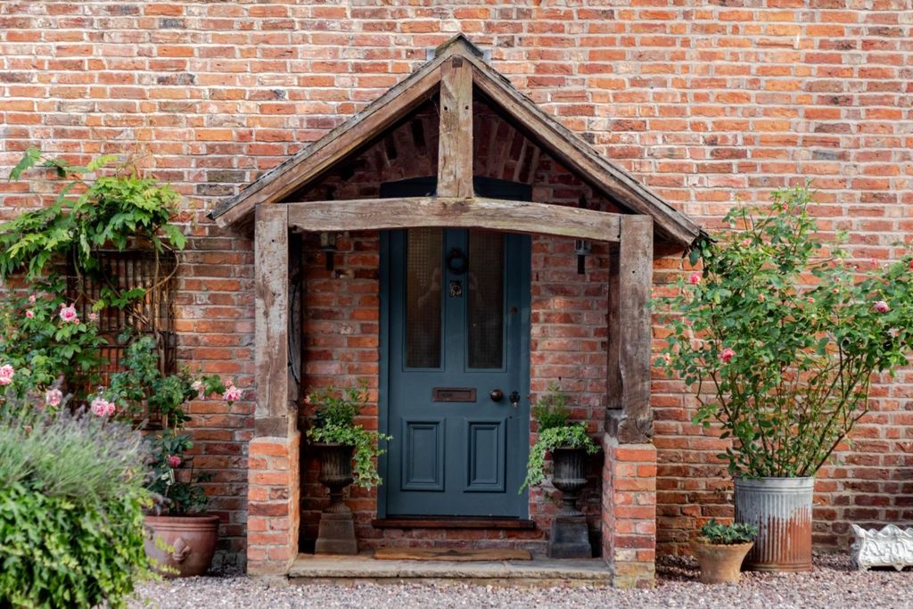 Property photo 3 of 28 Entrance