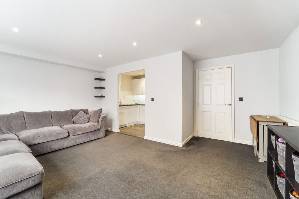 Property photo 3 of 14 Bishops House, Flat (7).Jpg