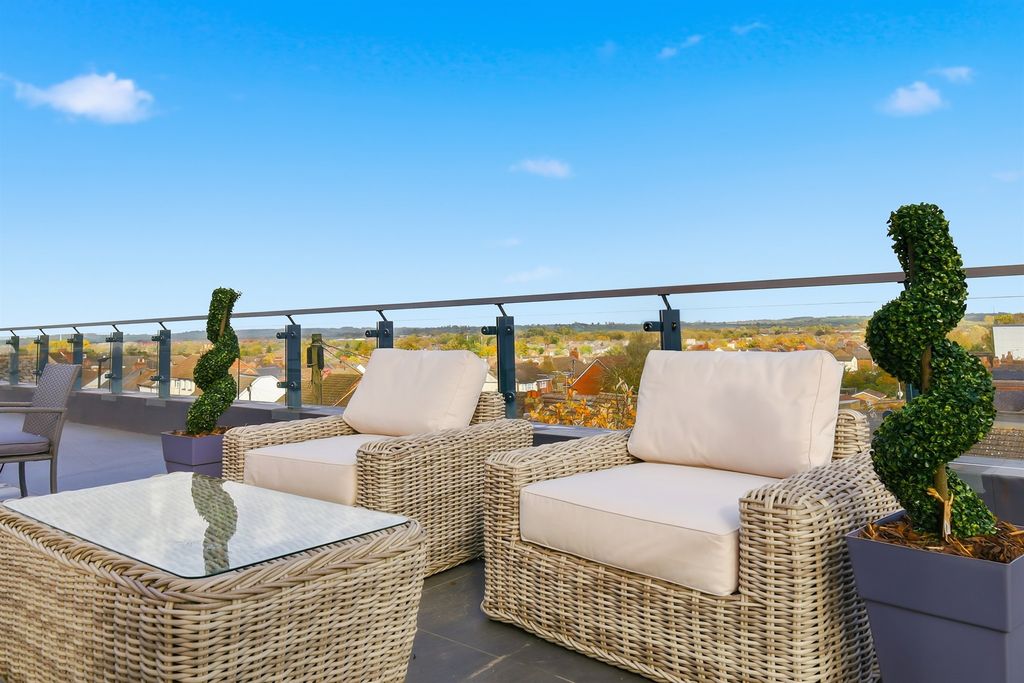 Property photo 2 of 21