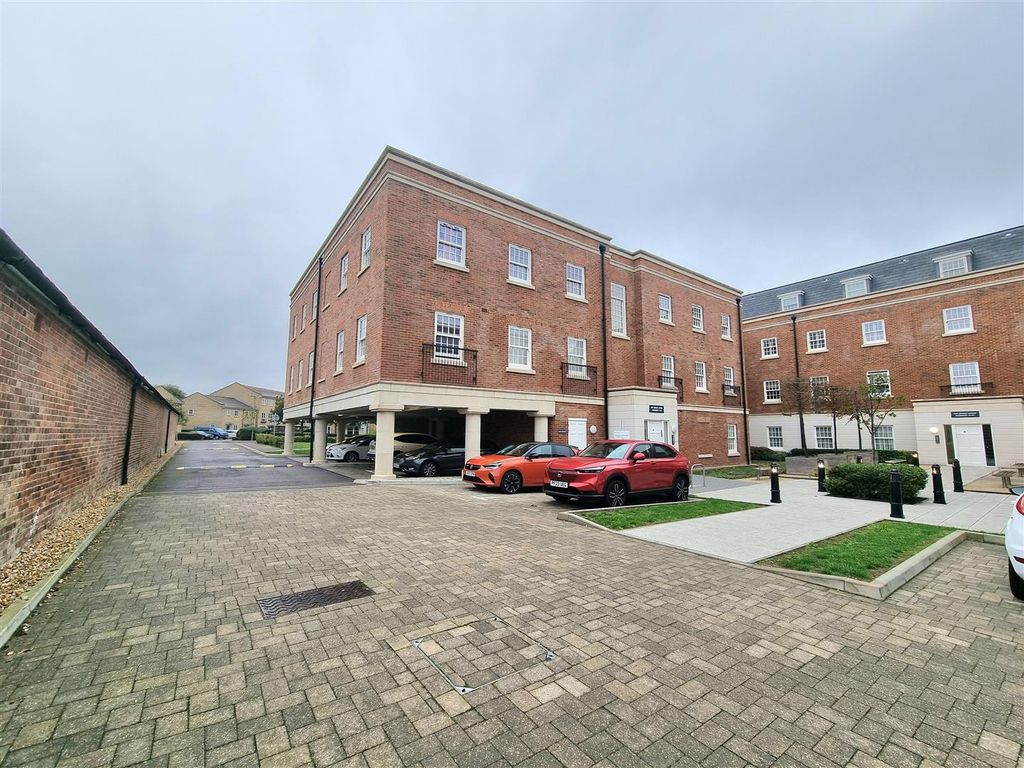 Property photo 1 of 14 Parking