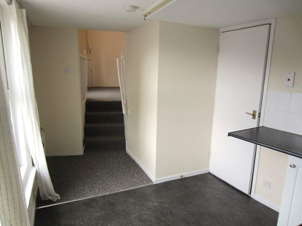 Property photo 3 of 8 Queen 2.Jpg