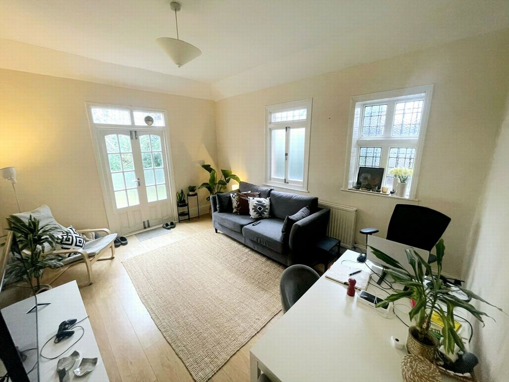 Property photo 1 of 8 Photo 7