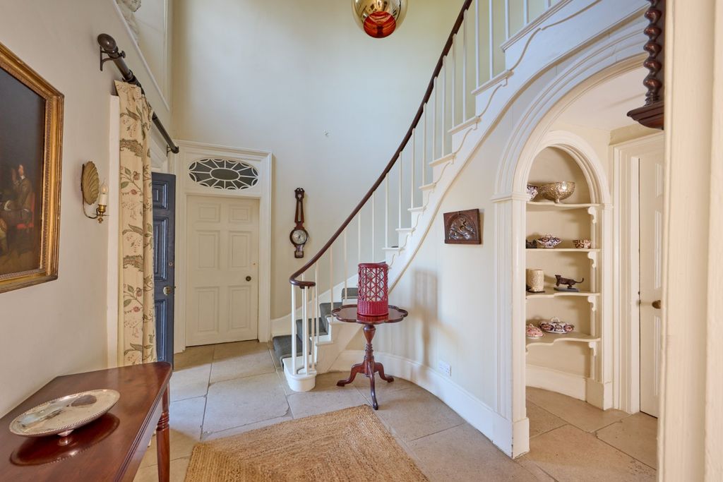 Property photo 3 of 27 Hall