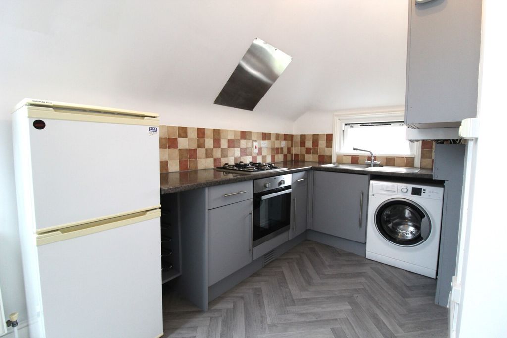 Property photo 3 of 6 Kitchen