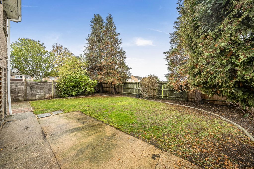 Property photo 2 of 24 Garden