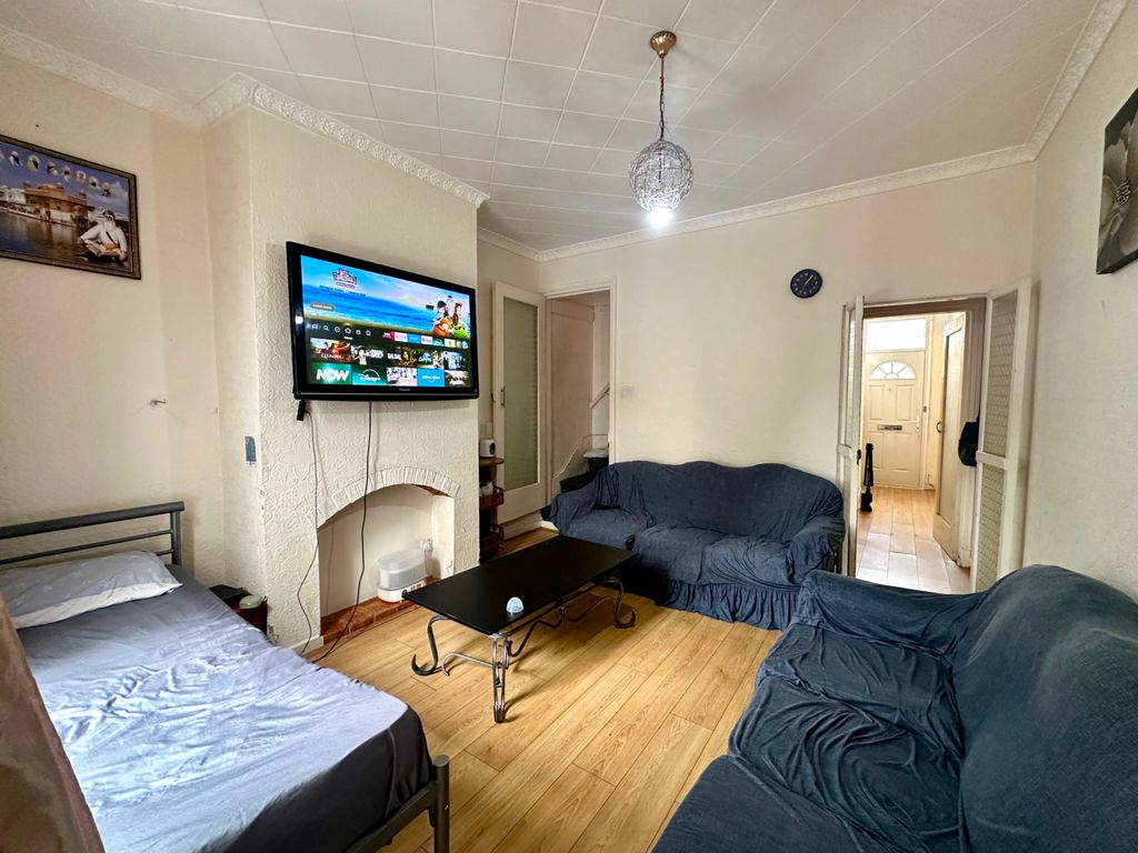 Property photo 3 of 11