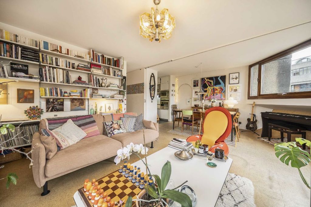 Property photo 2 of 23