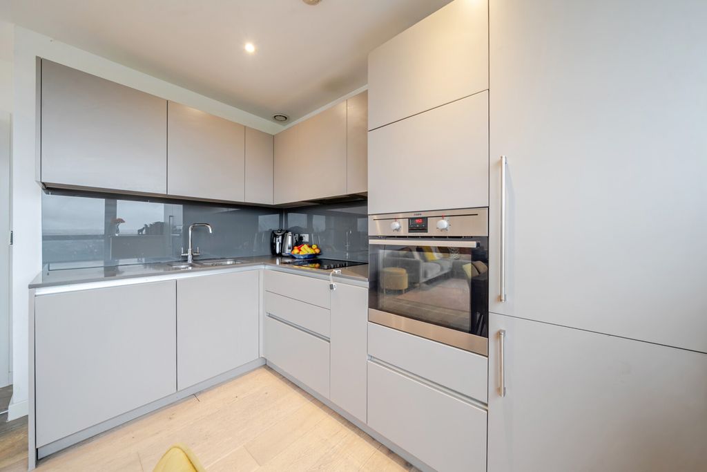 Property photo 3 of 16 1401133-9-6978916...