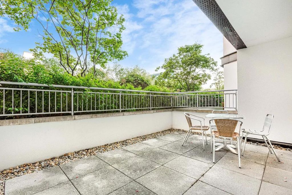 Property photo 3 of 7 Balcony