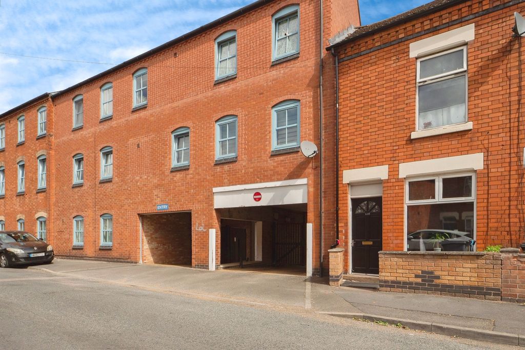 Property photo 2 of 16