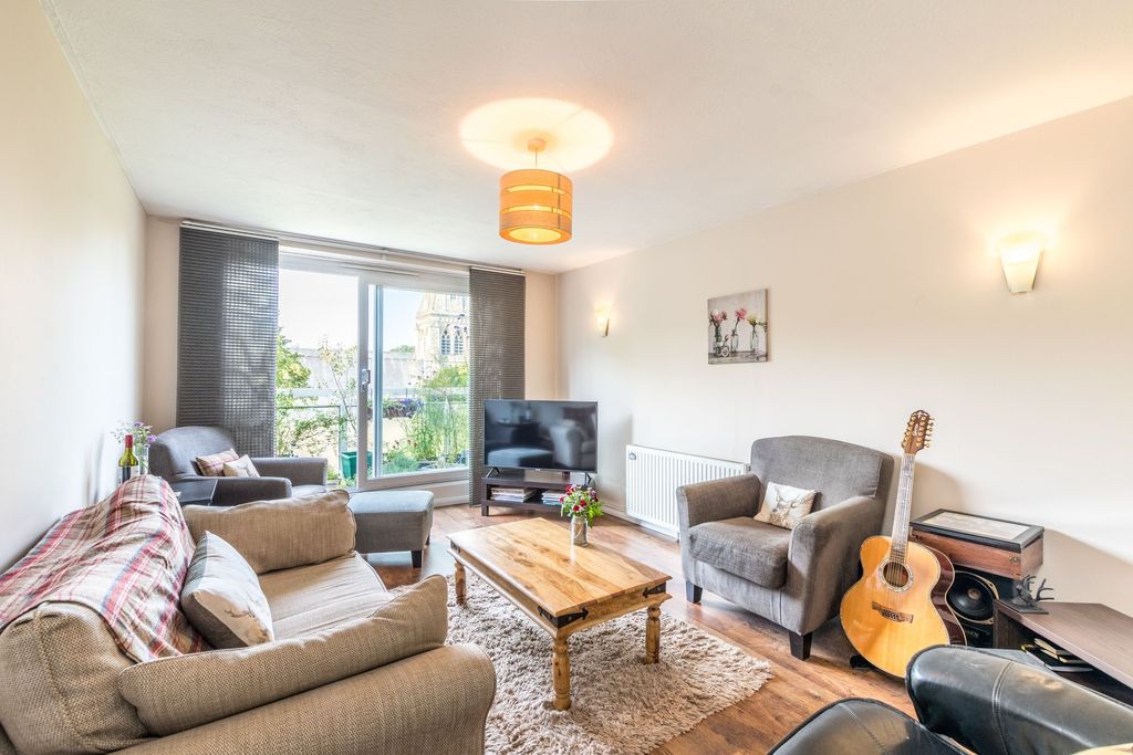 Property photo 3 of 8