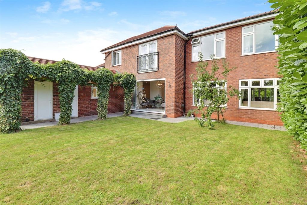 Property photo 2 of 40