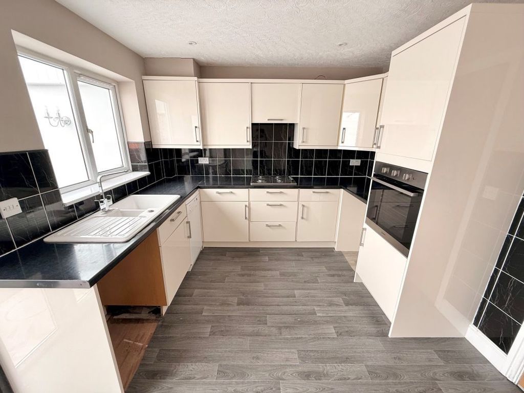 Property photo 3 of 13 Kitchen