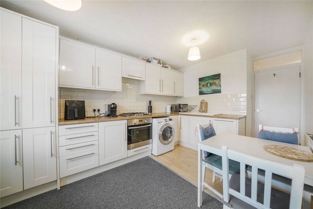 Property photo 2 of 15 Picture No. 16