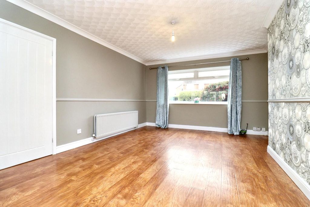 Property photo 2 of 23