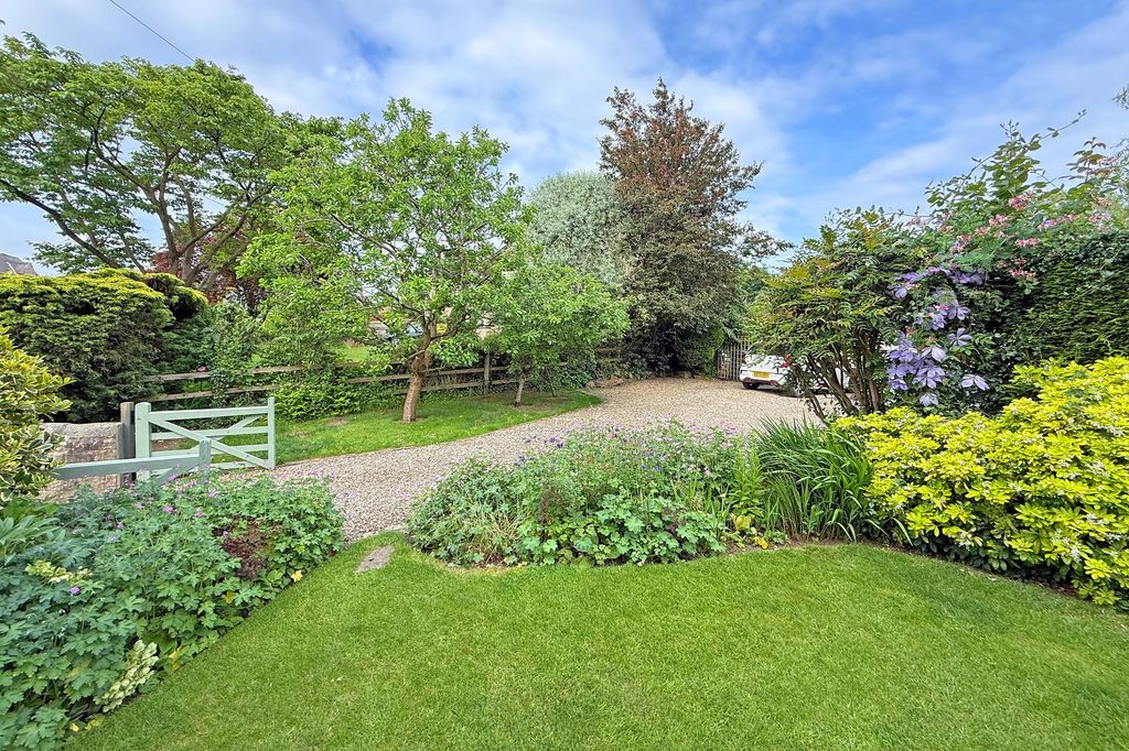 Property photo 2 of 30