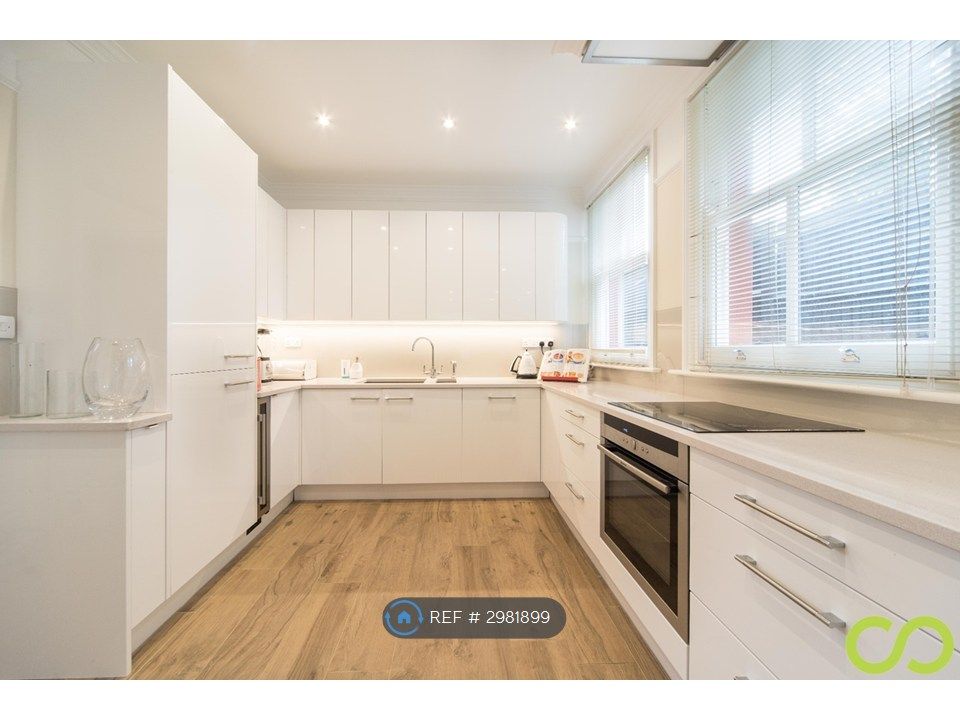 Property photo 2 of 11 Kitchen