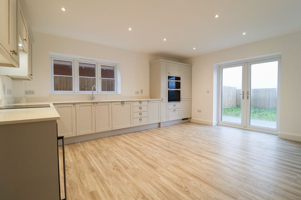 Property photo 3 of 29 3900353