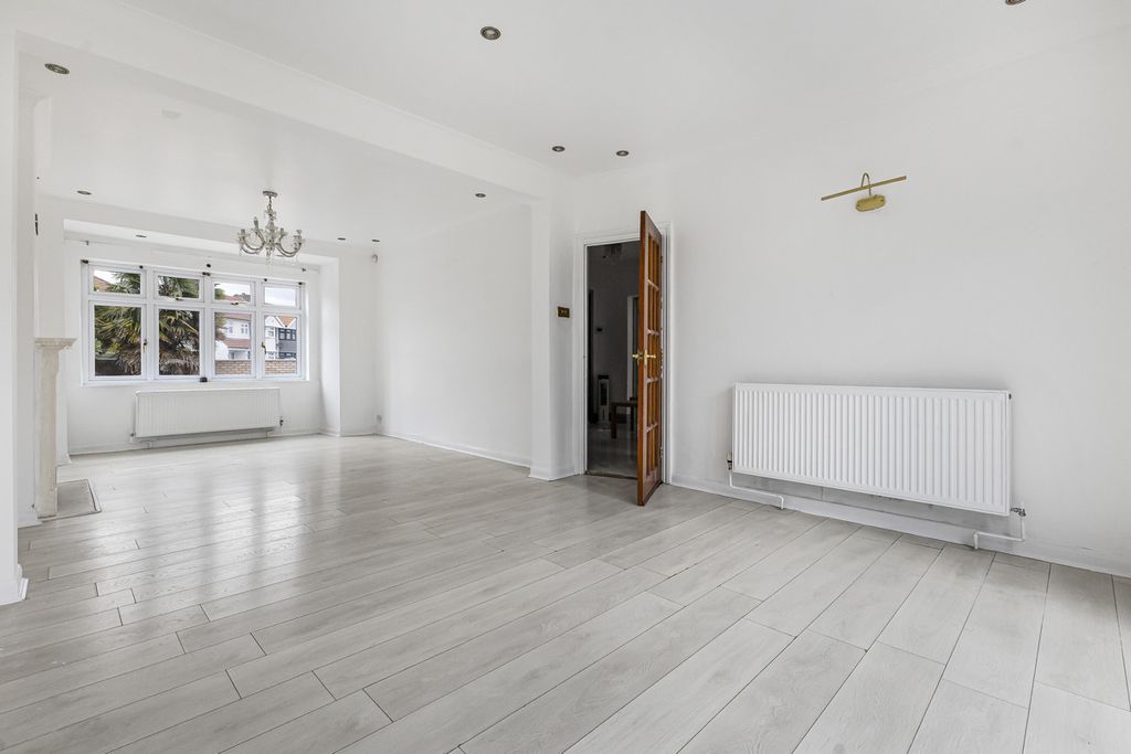 Property photo 2 of 29