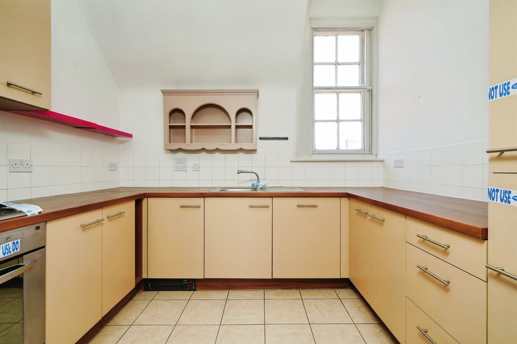 Property photo 2 of 25