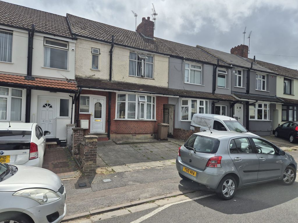 Property photo 1 of 8 33 Runley Road Front.Jpeg