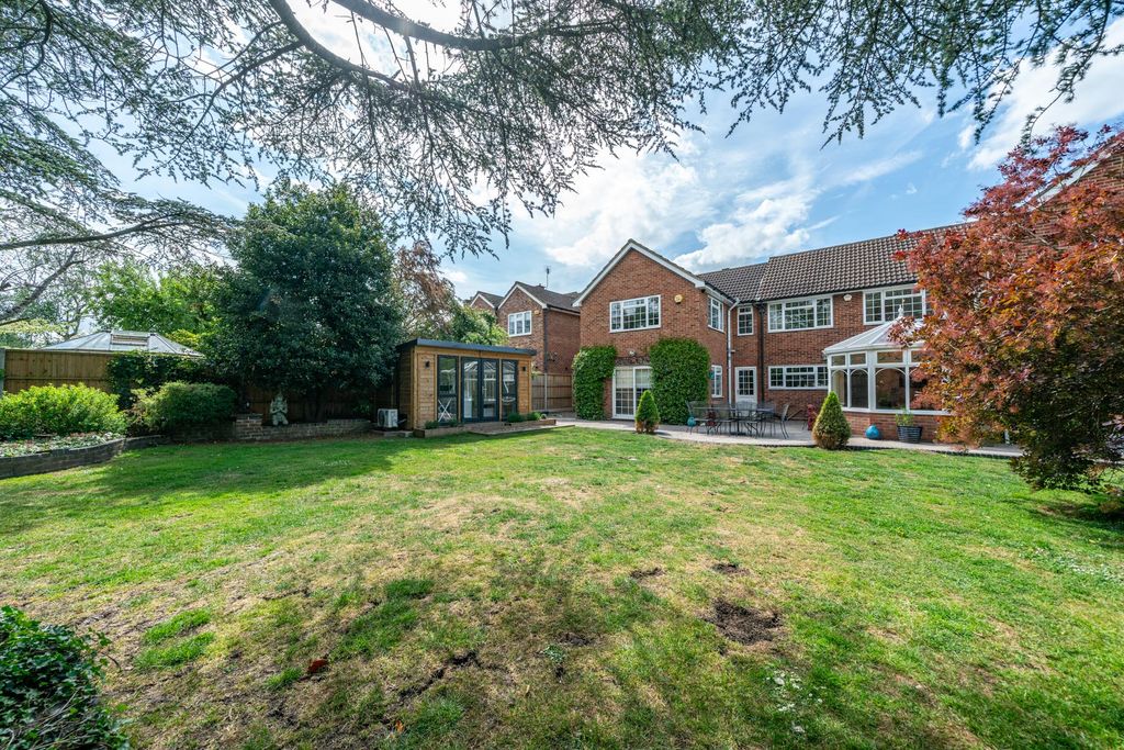 Property photo 2 of 40 33-King-Edward-Avenue-6226