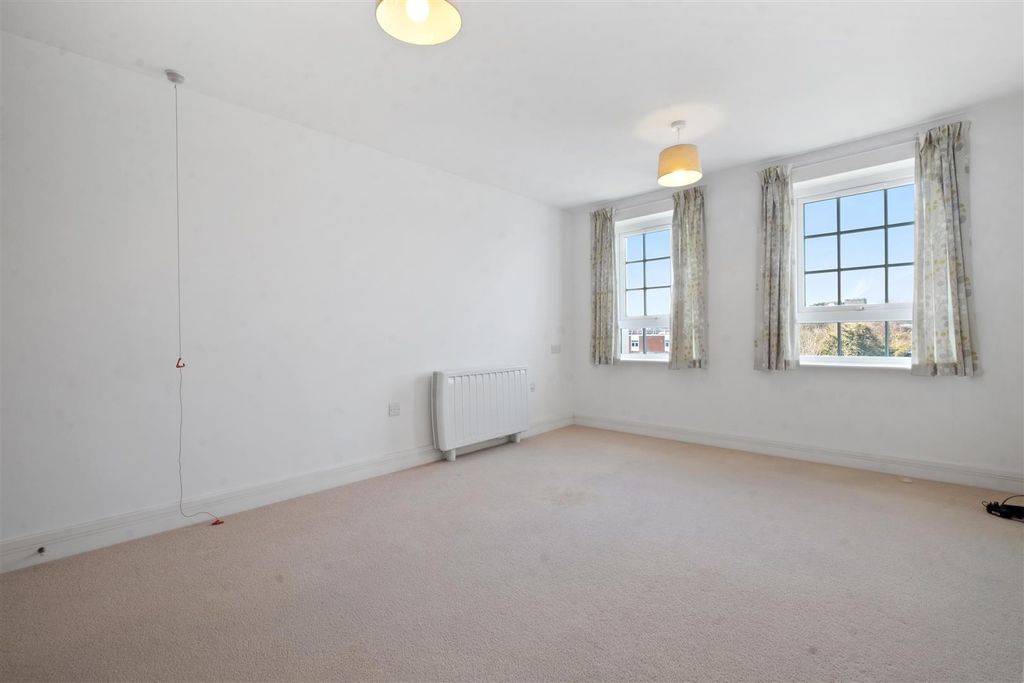 Property photo 2 of 11 01-8373A485-37B8-4Fc7-8Baa-79Ca38E19Accpd - 51 Cla