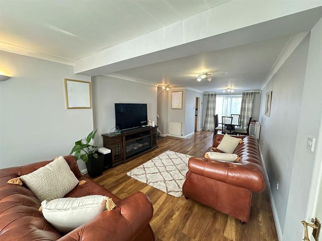 Property photo 2 of 25