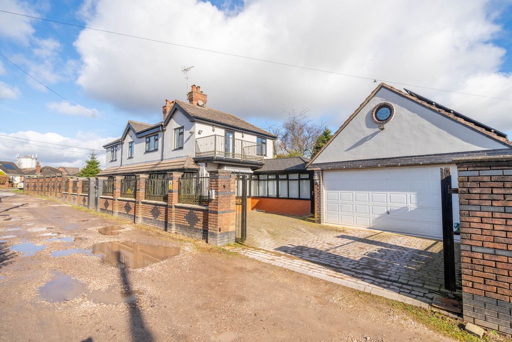 Property photo 1 of 42