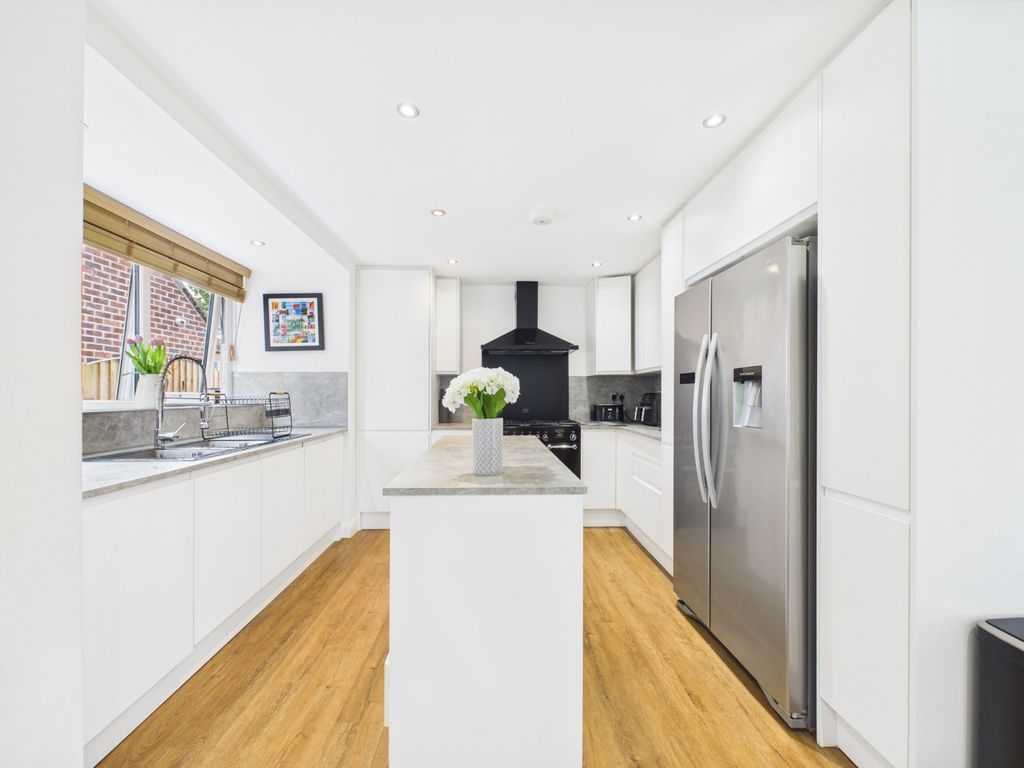 Property photo 3 of 18 Cecil Avenue - Ewemove - Kitchen
