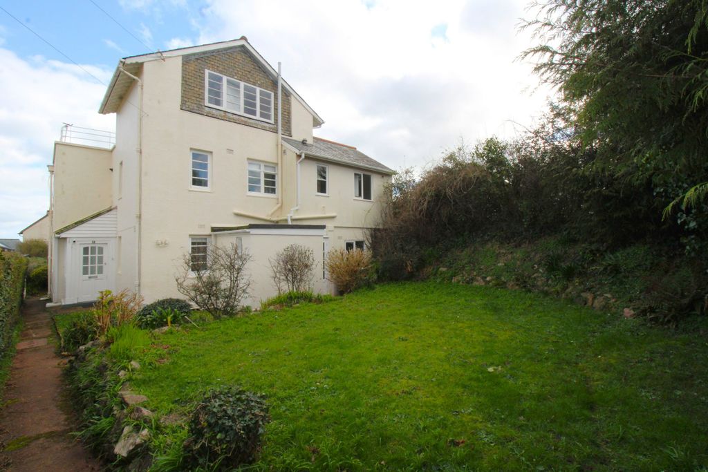 Property photo 2 of 26