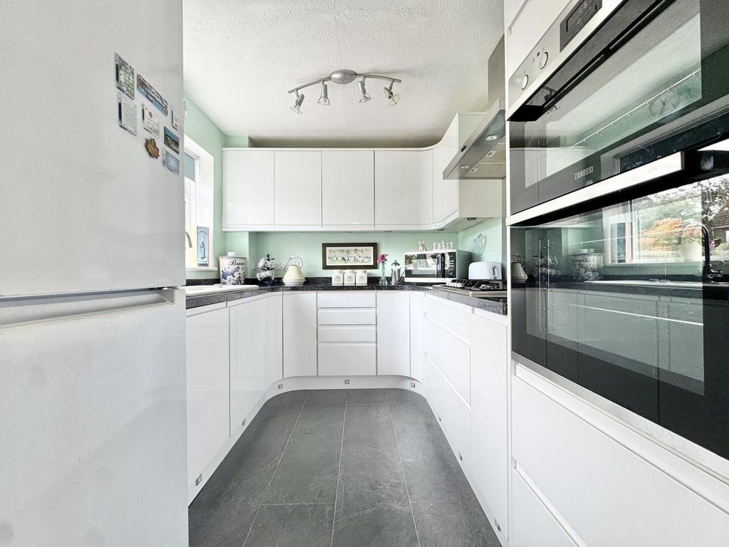 Property photo 2 of 15 Kitchen
