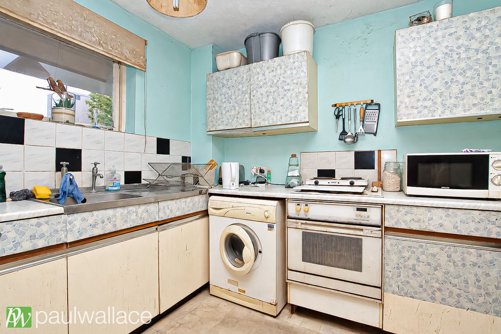 Property photo 3 of 7 Kitchen