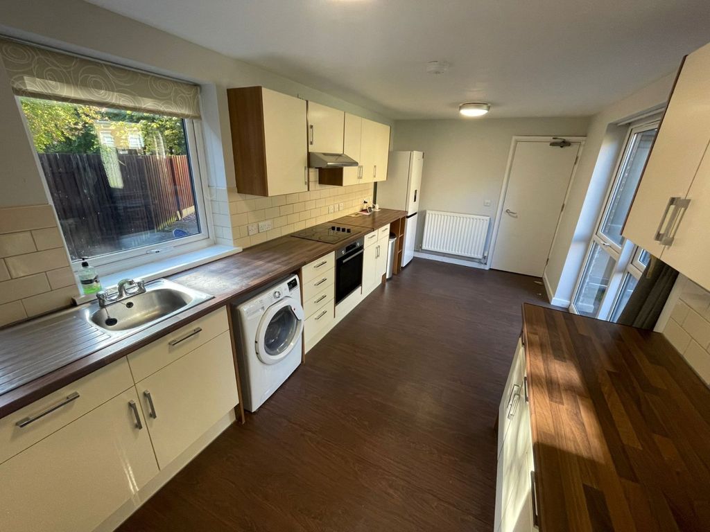 Property photo 1 of 17 Picture No. 11
