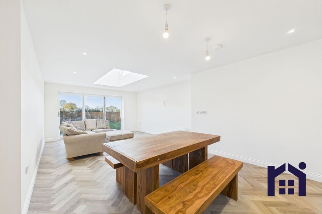 Property photo 3 of 26