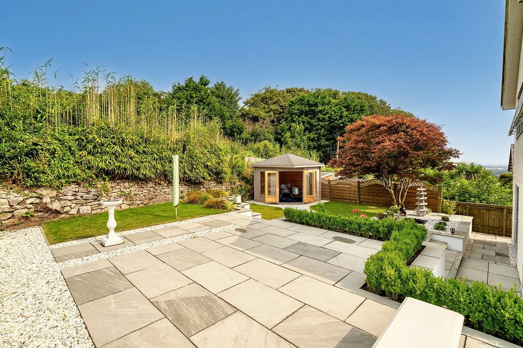 Property photo 2 of 36