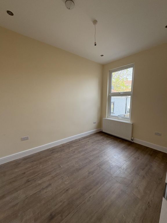 Property photo 1 of 12 Newly Refurbished 3 Bedroom Flat - Upton Park