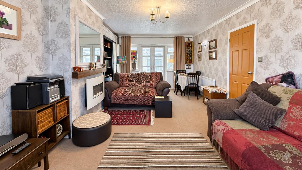 Property photo 2 of 15 Lounge/Diner
