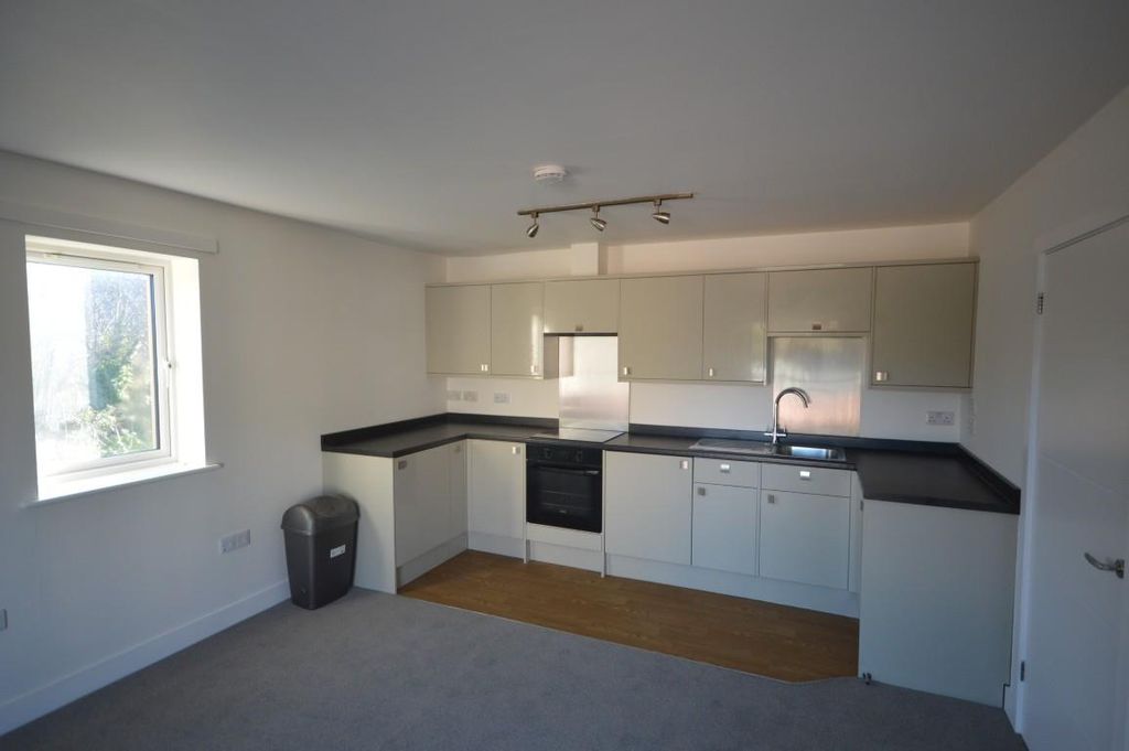 Property photo 2 of 12 Dsc_0008 (Medium).Jpg