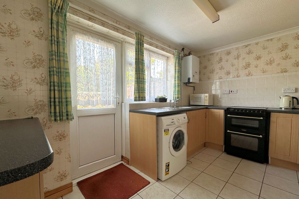 Property photo 3 of 18 Kitchen